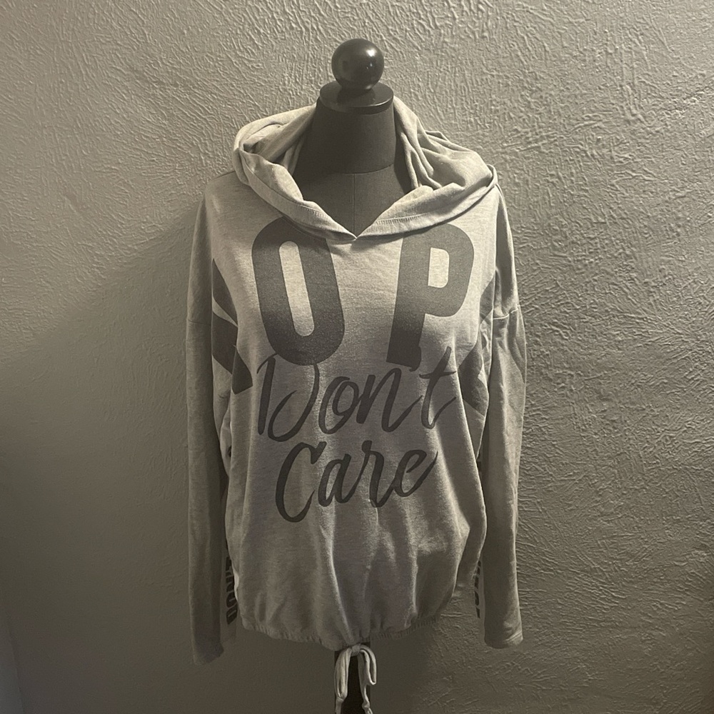 Wound Up Heather Gray Tee